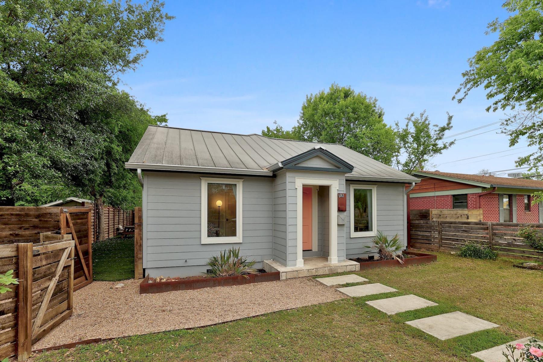 hyde park Austin texas home with front yard