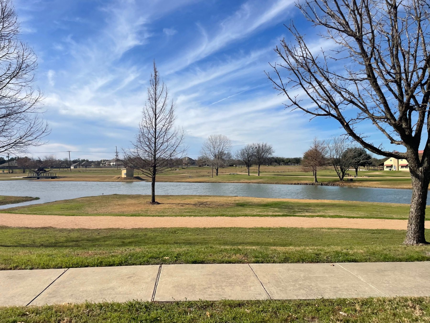 commons at rowe lane pond and walking trail pflugerville